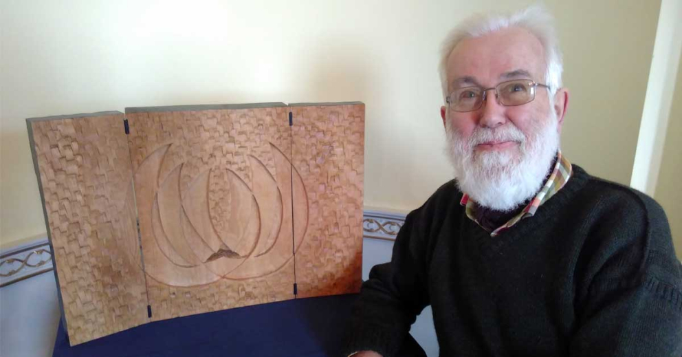 Maurice Hopper with his gift to Sharpham of The Lamp & The Lotus triptych