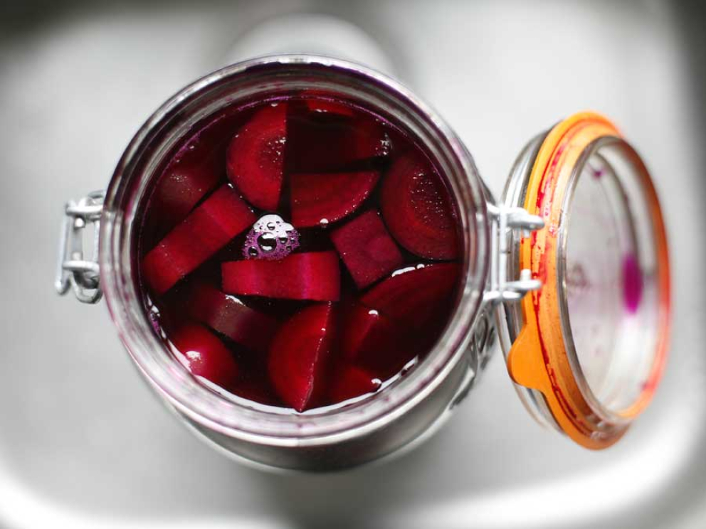Beetroot kvass fermenting