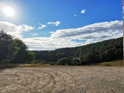 Morning in front of Sharpham House