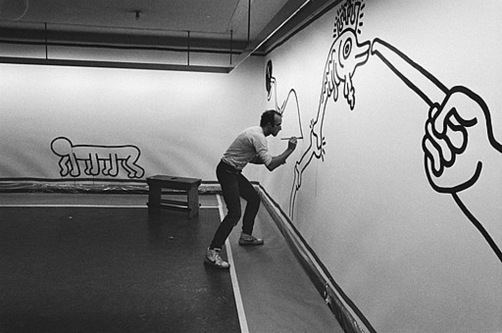 Artist Keith Haring at work in 1986